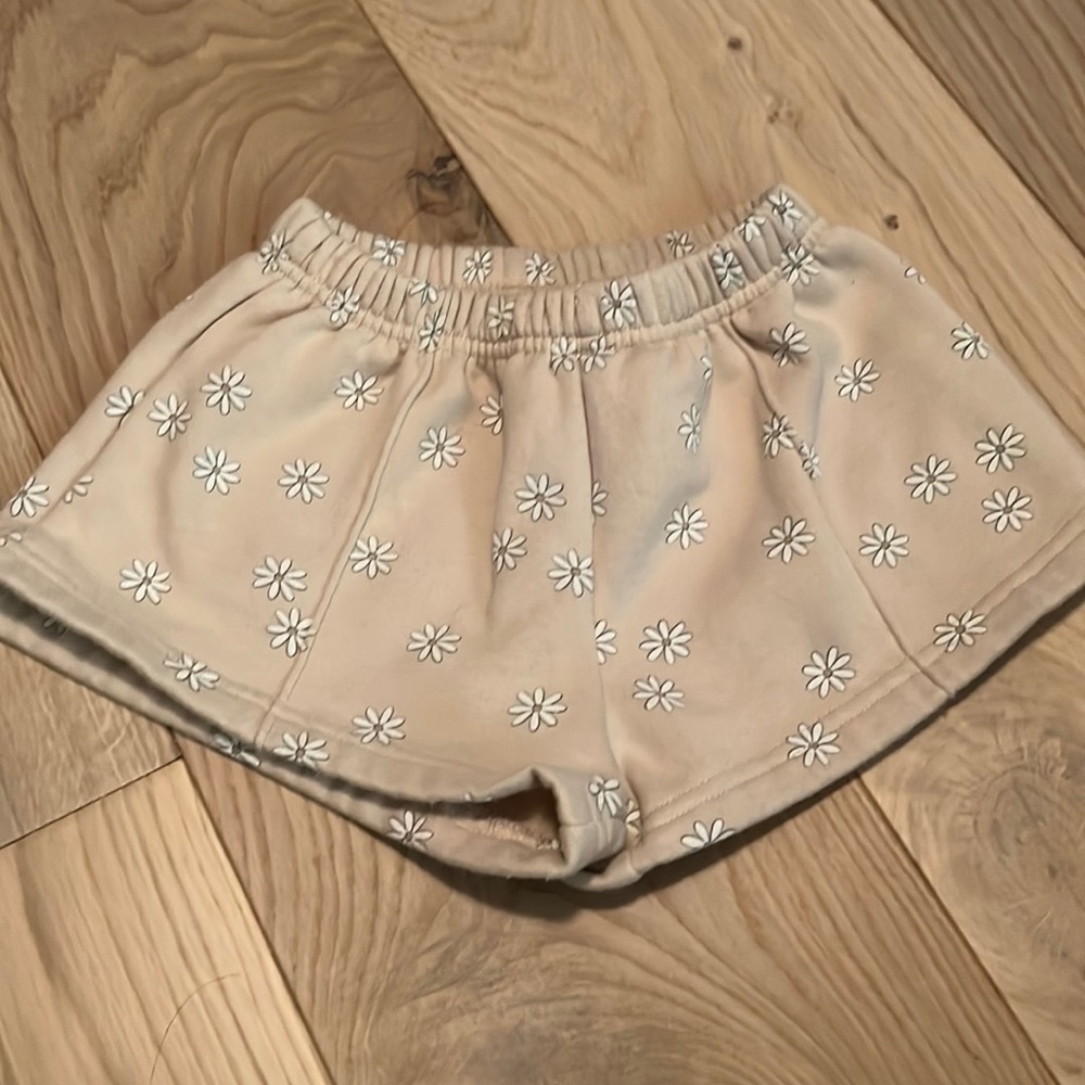 Rylee and Cru Daisy print shorts